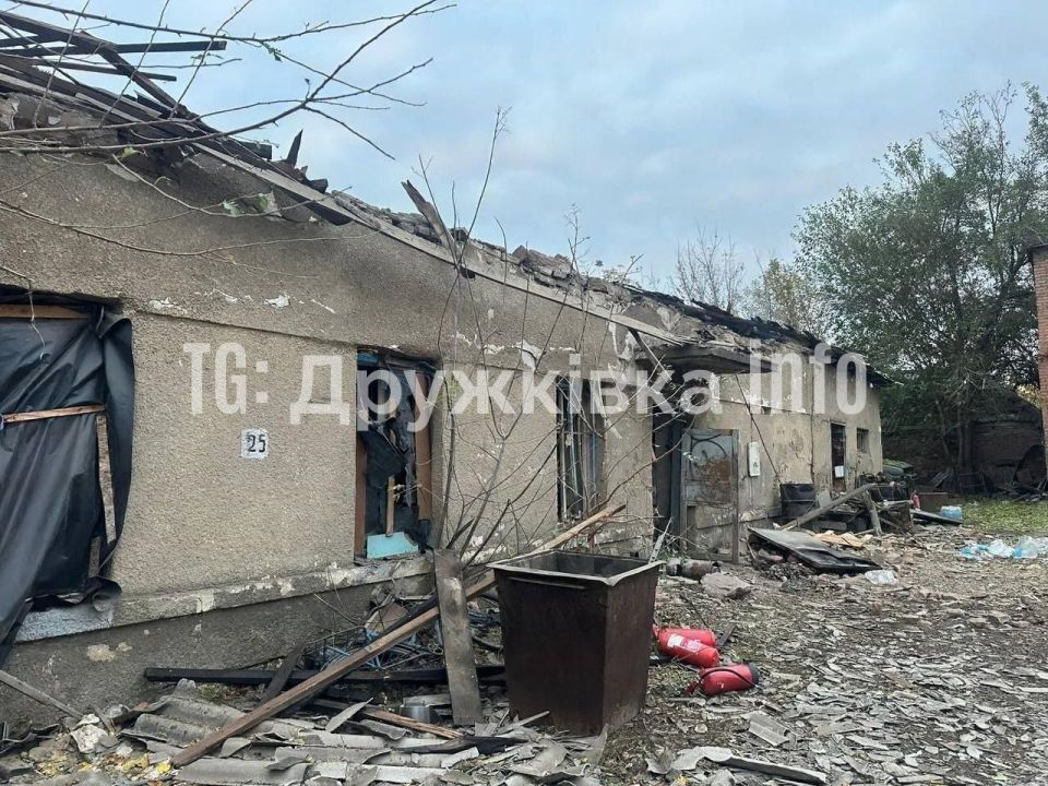 Последствия прилета по ПВД укронацистов в Дружковке Последствия прилета по ПВД укронацистов в Дружковке