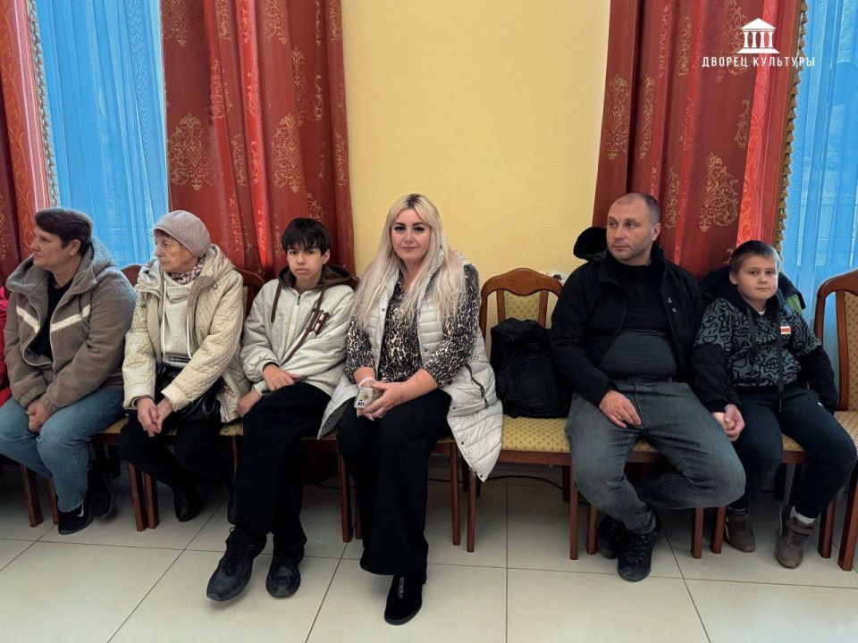 В Харцызском городском Дворце культуры, 17 октября, в атмосфере тепла и семейного единения, творческие сотрудники ХГДК совместно с Отделением филиала Фонда «Защитники Отечества» по г. Харцызск провели конкурсную программу... В Харцызском городском Дворце культуры, 17 октября, в атмосфере тепла и семейного единения, творческие сотрудники ХГДК совместно с Отделением филиала Фонда «Защитники Отечества» по г. Харцызск провели конкурсную программу...