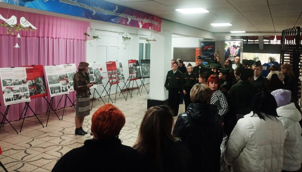 В Ждановке прошло открытие выставки «Они снимали войну» в честь 80-летия Победы в Великой Отечественной войне В Ждановке прошло открытие выставки «Они снимали войну» в честь 80-летия Победы в Великой Отечественной войне