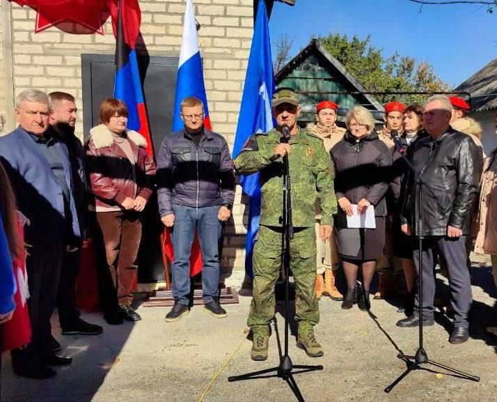 В Старобешево увековечили память Героя России Сергея Хонахбеева В Старобешево увековечили память Героя России Сергея Хонахбеева
