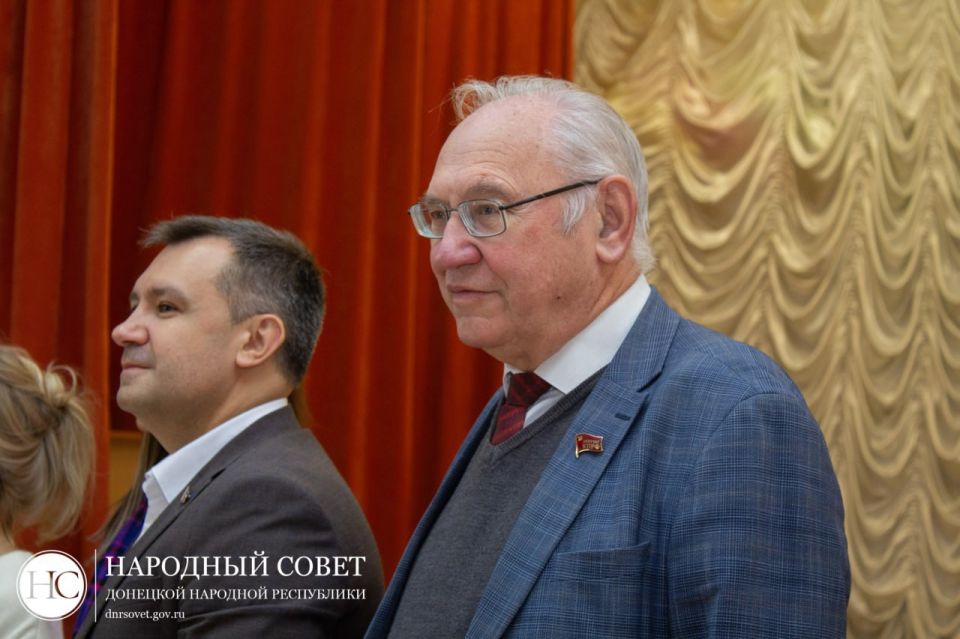 Депутаты фракции КПРФ навестили воспитанников детского дома Депутаты фракции КПРФ навестили воспитанников детского дома
