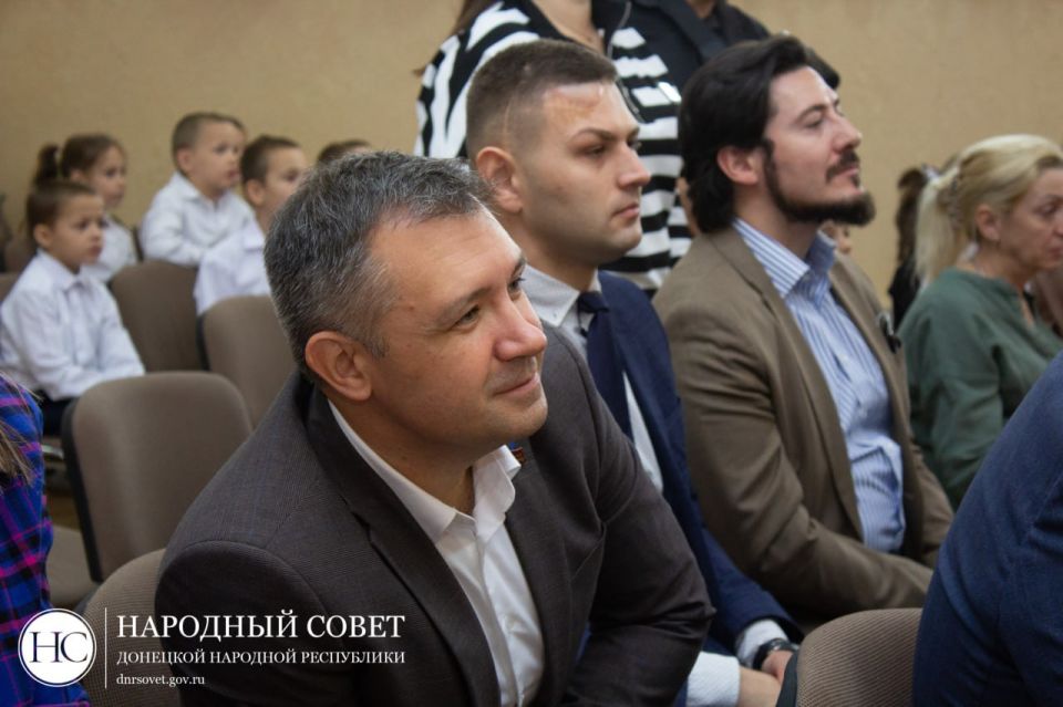 Депутаты фракции КПРФ навестили воспитанников детского дома Депутаты фракции КПРФ навестили воспитанников детского дома