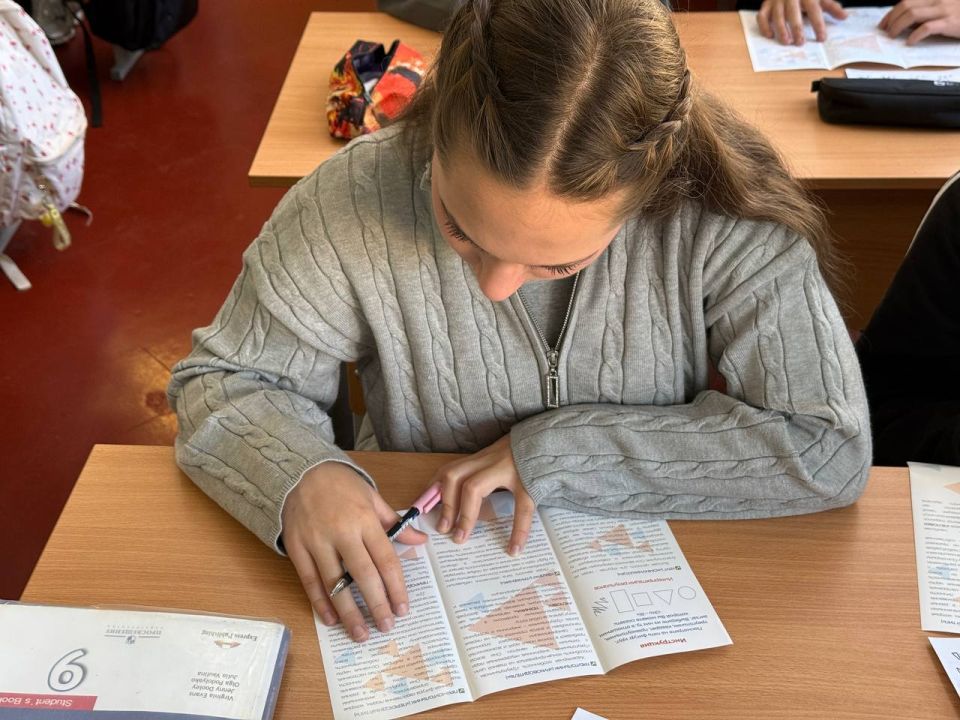 17 октября 2025 года совместно с Дебальцевским городским центром занятости проведено профориентационное мероприятие «Урок выбора профессии - твой главный выбор» по партийному проекту «Выбирай своё» в ГБОУ «Школа №5 г.о.... 17 октября 2025 года совместно с Дебальцевским городским центром занятости проведено профориентационное мероприятие «Урок выбора профессии - твой главный выбор» по партийному проекту «Выбирай своё» в ГБОУ «Школа №5 г.о....
