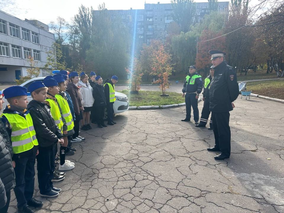 В преддверии осенних каникул сотрудники Госавтоинспекции проводят беседы со школьниками В преддверии осенних каникул сотрудники Госавтоинспекции проводят беседы со школьниками