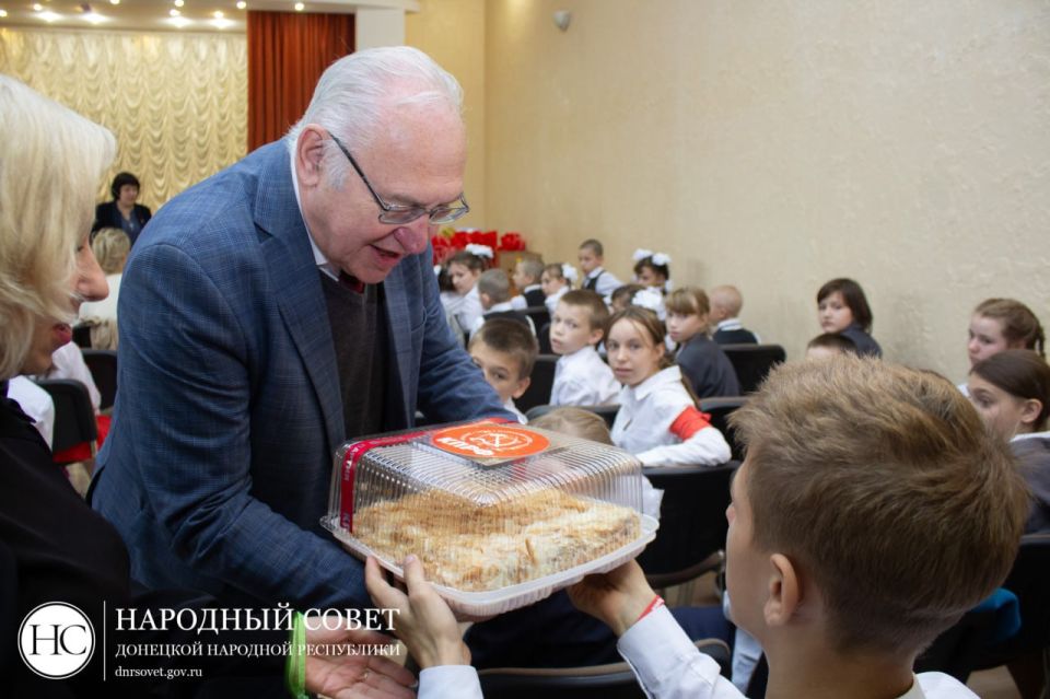 Депутаты фракции КПРФ навестили воспитанников детского дома Депутаты фракции КПРФ навестили воспитанников детского дома
