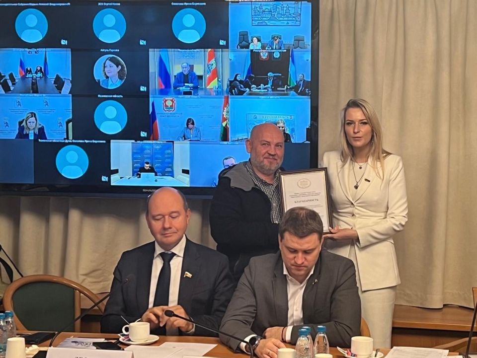 Председатель #Комитет_по_труду_занятости_социальной_политики_и_делам_ветеранов Клавдия Кульбацкая и председатель #Комитет_по_образованию_науке_культуре_и_делам_общественных_организаций Сергей Ярош в режиме ВКС приняли... Председатель #Комитет_по_труду_занятости_социальной_политики_и_делам_ветеранов Клавдия Кульбацкая и председатель #Комитет_по_образованию_науке_культуре_и_делам_общественных_организаций Сергей Ярош в режиме ВКС приняли...