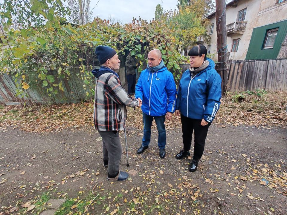 Спешите делать добро.... На личном приёме к заместителю Председателя Торезского городского совета Андрею Пашкову обратился ветеран труда - житель города Тореза Подскребалин Петр Григорьевич с просьбой оказать содействие в... Спешите делать добро.... На личном приёме к заместителю Председателя Торезского городского совета Андрею Пашкову обратился ветеран труда - житель города Тореза Подскребалин Петр Григорьевич с просьбой оказать содействие в...
