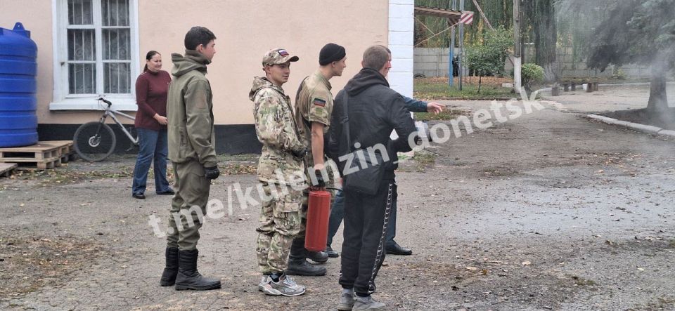 Сегодня в Донецком строительном техникуме состоялось мероприятие для подростков, в том числе детей-сирот и детей находящихся на полном государственном обеспечении Сегодня в Донецком строительном техникуме состоялось мероприятие для подростков, в том числе детей-сирот и детей находящихся на полном государственном обеспечении