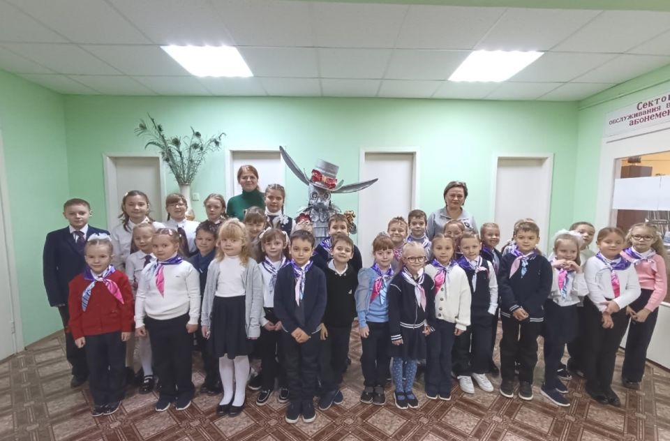 Первоклассники посетили городскую библиотеку Первоклассники посетили городскую библиотеку