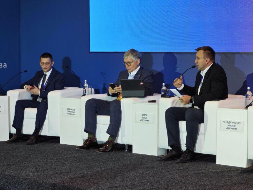 Александр Бондаренко: Продолжаю работу в Сочи. Принял участие в конференции «Развитие автомобильного и пассажирского транспорта в регионах ЮФО» Александр Бондаренко: Продолжаю работу в Сочи. Принял участие в конференции «Развитие автомобильного и пассажирского транспорта в регионах ЮФО»