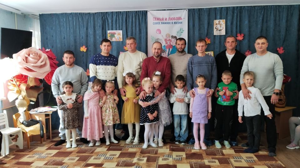 Александр Качанов: Семейные традиции: Как Докучаевск отметил День отца в детских садах Александр Качанов: Семейные традиции: Как Докучаевск отметил День отца в детских садах