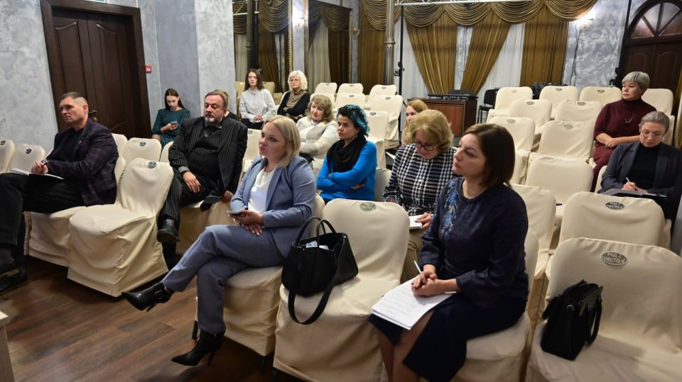 Михаил Желтяков: Провел рабочее совещание с встречу с руководителями театров и активом регионального отделения Союза театральных деятелей России Михаил Желтяков: Провел рабочее совещание с встречу с руководителями театров и активом регионального отделения Союза театральных деятелей России