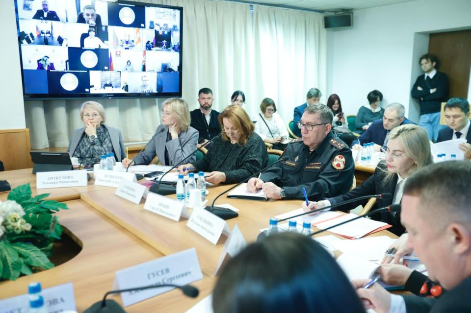Председатель #Комитет_по_труду_занятости_социальной_политики_и_делам_ветеранов Клавдия Кульбацкая и председатель #Комитет_по_образованию_науке_культуре_и_делам_общественных_организаций Сергей Ярош в режиме ВКС приняли... Председатель #Комитет_по_труду_занятости_социальной_политики_и_делам_ветеранов Клавдия Кульбацкая и председатель #Комитет_по_образованию_науке_культуре_и_делам_общественных_организаций Сергей Ярош в режиме ВКС приняли...