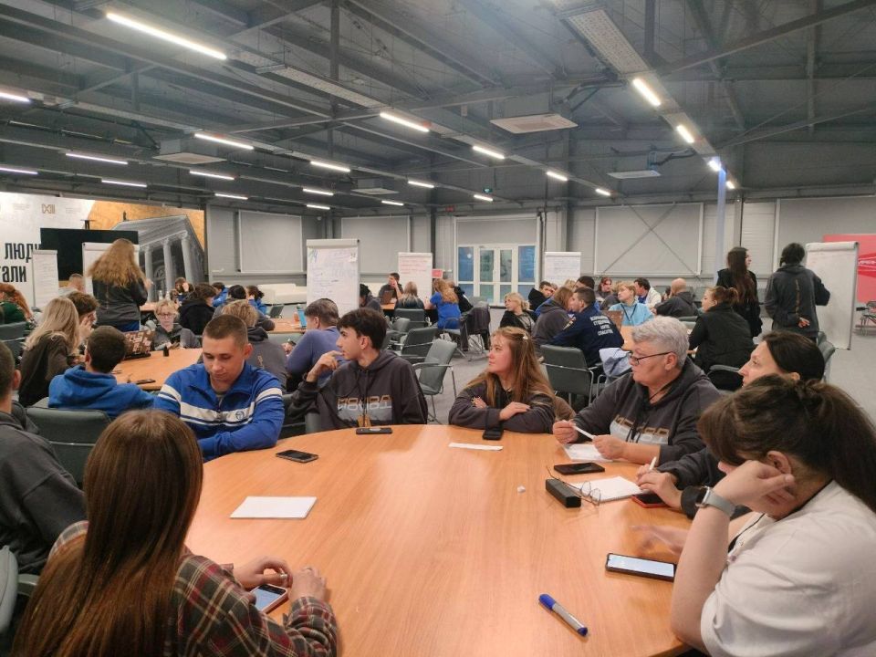 Сотрудники отдела по делам молодёжи и спорта администрации и представители молодежных некоммерческих организаций Ясиноватского МО приняли участие в образовательных тренингах на базе Центра созидания «Маяк» Сотрудники отдела по делам молодёжи и спорта администрации и представители молодежных некоммерческих организаций Ясиноватского МО приняли участие в образовательных тренингах на базе Центра созидания «Маяк»
