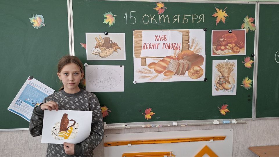 16 октября в ГБОУ "Луганская школа 12 г. о. Дебальцево" вместе с социальным педагогом дети отправились в увлекательное путешествие "Хлеб всему голова" 16 октября в ГБОУ "Луганская школа 12 г. о. Дебальцево" вместе с социальным педагогом дети отправились в увлекательное путешествие "Хлеб всему голова"