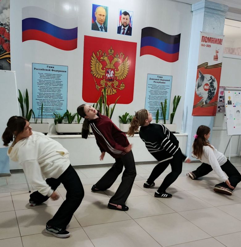 17 октября в ГБОУ "Мироновская школа №10" прошла Единая большая перемена в рамках акции "Учиться в Донбассе" 17 октября в ГБОУ "Мироновская школа №10" прошла Единая большая перемена в рамках акции "Учиться в Донбассе"