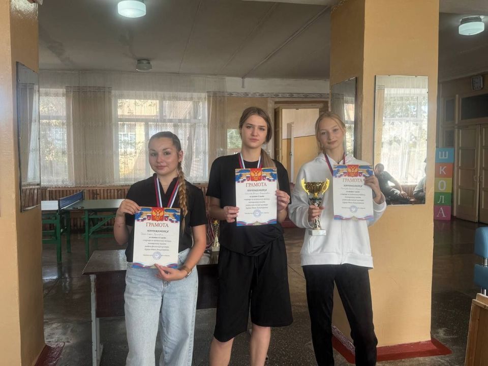 В Новоселовской школе состоялся турнир по настольному теннису, в котором участвовали команды из трёх школ: Свободненской, Мичуринской и Новоселовской В Новоселовской школе состоялся турнир по настольному теннису, в котором участвовали команды из трёх школ: Свободненской, Мичуринской и Новоселовской