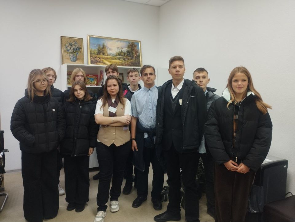 #УчитьсяВДобассе. Центры "Мои документы" продолжают проводить профориентационные мероприятия для школьников в рамках поручения Главы ДНР Дениса Пушилина и реализации национального проекта "Молодежь и дети" #УчитьсяВДобассе. Центры "Мои документы" продолжают проводить профориентационные мероприятия для школьников в рамках поручения Главы ДНР Дениса Пушилина и реализации национального проекта "Молодежь и дети"