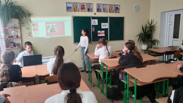 В рамках партийного проекта "Мир возможностей" местного отделения Всероссийской политической партии "Единая Россия" и акции "Нет мошенникам" в 7-А классе ГБОУ "Мангушская школа №2 Мангушского м.о." прошел познавательный урок... В рамках партийного проекта "Мир возможностей" местного отделения Всероссийской политической партии "Единая Россия" и акции "Нет мошенникам" в 7-А классе ГБОУ "Мангушская школа №2 Мангушского м.о." прошел познавательный урок...