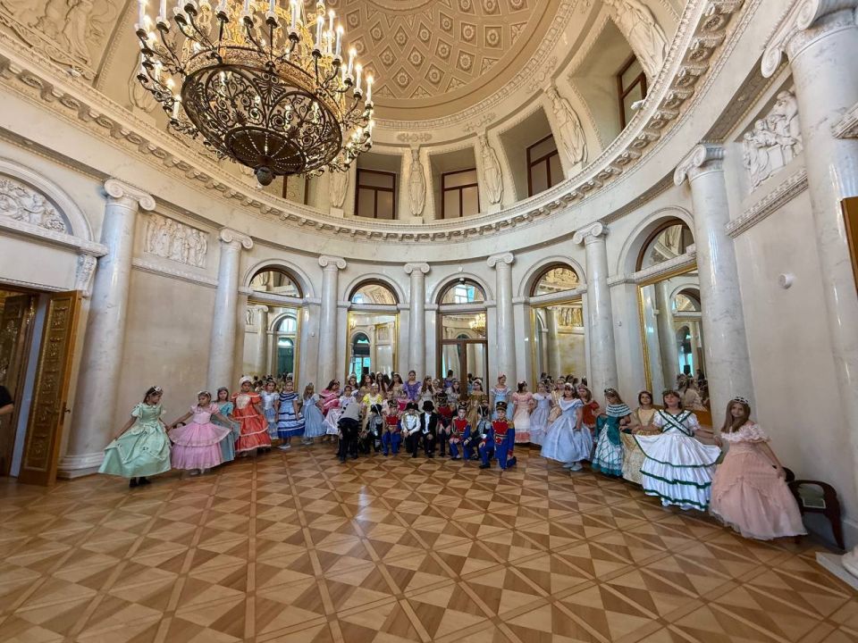 Денис Пушилин: Более 3200 детей из ДНР в этом году побывали на экскурсиях в городах нашей Родины в рамках Всероссийской программы «Культурная карта 4+85» Денис Пушилин: Более 3200 детей из ДНР в этом году побывали на экскурсиях в городах нашей Родины в рамках Всероссийской программы «Культурная карта 4+85»