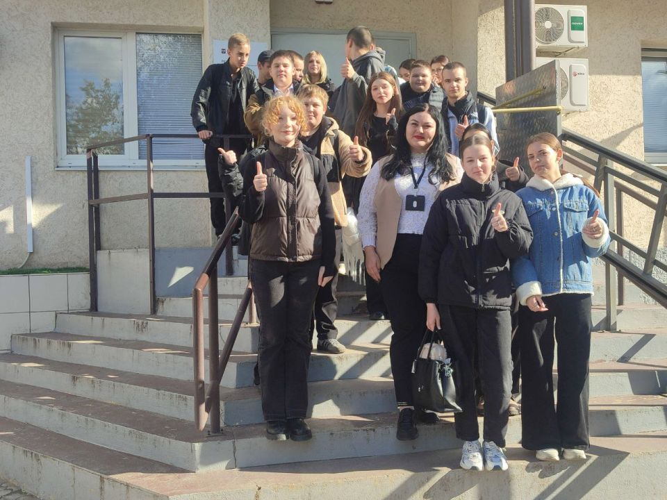 #УчитьсяВДобассе. Центры "Мои документы" продолжают проводить профориентационные мероприятия для школьников в рамках поручения Главы ДНР Дениса Пушилина и реализации национального проекта "Молодежь и дети" #УчитьсяВДобассе. Центры "Мои документы" продолжают проводить профориентационные мероприятия для школьников в рамках поручения Главы ДНР Дениса Пушилина и реализации национального проекта "Молодежь и дети"