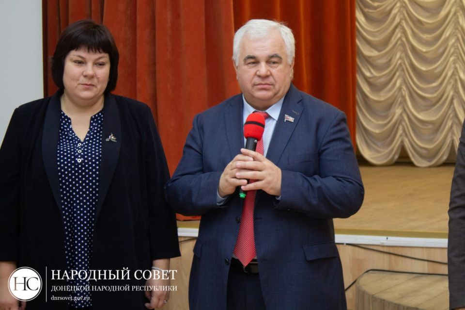 Депутаты фракции КПРФ навестили воспитанников детского дома Депутаты фракции КПРФ навестили воспитанников детского дома