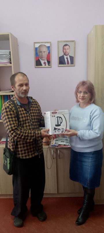 В преддверии Дня отца, в рамках партийного проекта "Крепкая семья", городской округ Дебальцево чествует мужчин, взявших на себя особую и благородную роль – отцов-опекунов В преддверии Дня отца, в рамках партийного проекта "Крепкая семья", городской округ Дебальцево чествует мужчин, взявших на себя особую и благородную роль – отцов-опекунов