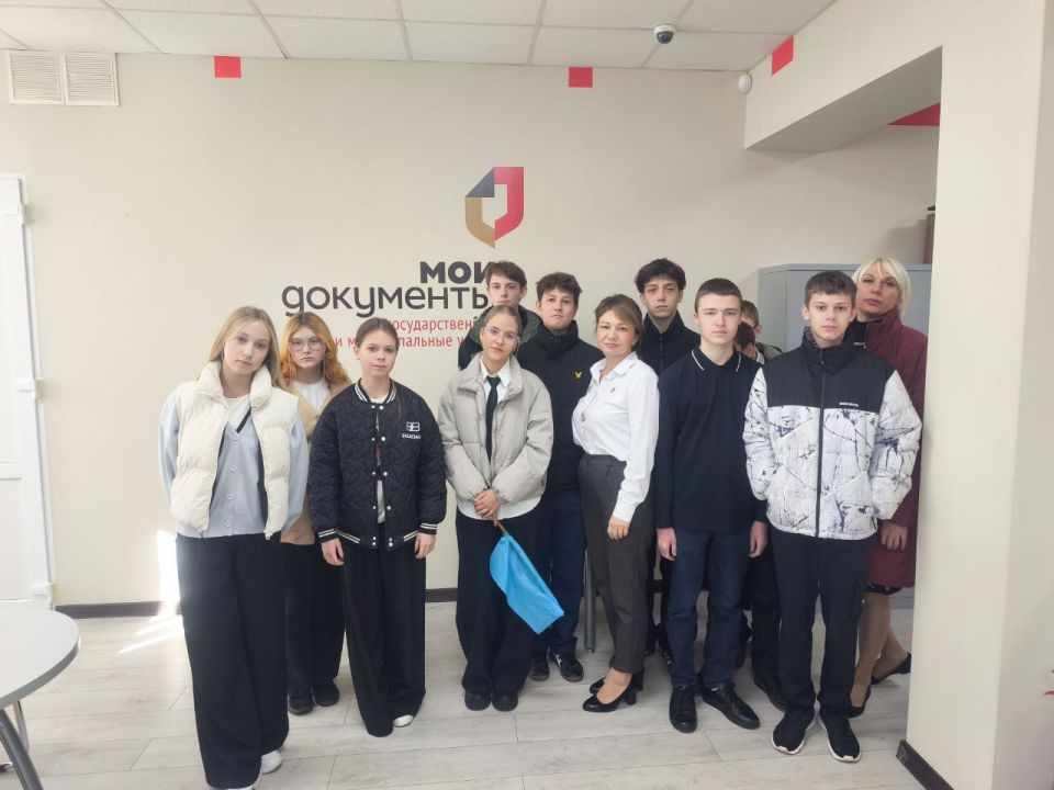 #УчитьсяВДобассе. Центры "Мои документы" продолжают проводить профориентационные мероприятия для школьников в рамках поручения Главы ДНР Дениса Пушилина и реализации национального проекта "Молодежь и дети" #УчитьсяВДобассе. Центры "Мои документы" продолжают проводить профориентационные мероприятия для школьников в рамках поручения Главы ДНР Дениса Пушилина и реализации национального проекта "Молодежь и дети"