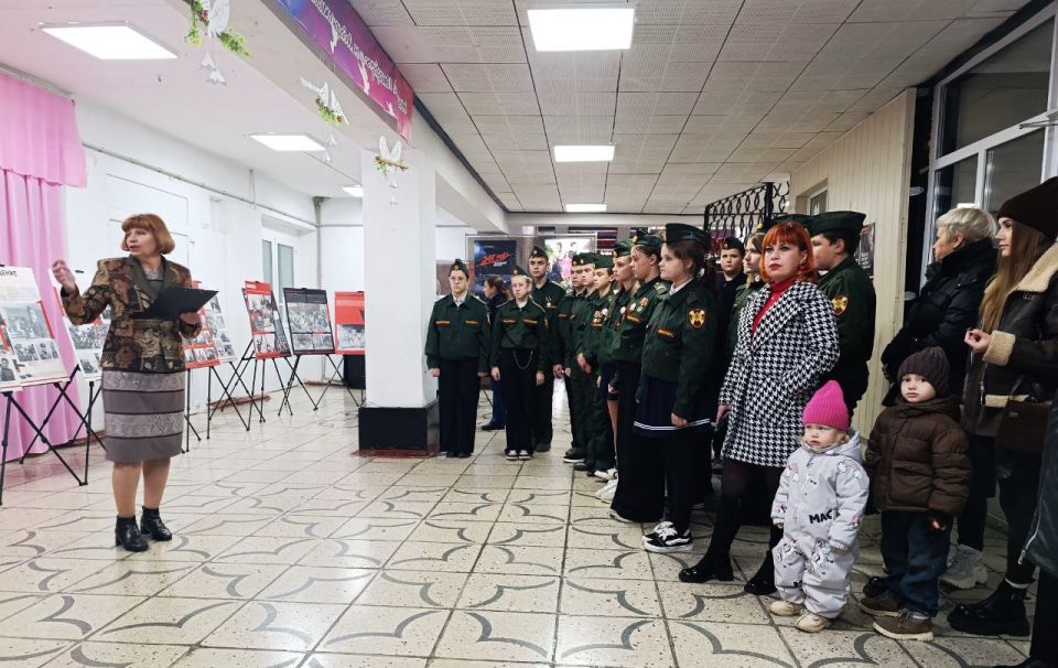 В Ждановке прошло открытие выставки «Они снимали войну» в честь 80-летия Победы в Великой Отечественной войне В Ждановке прошло открытие выставки «Они снимали войну» в честь 80-летия Победы в Великой Отечественной войне