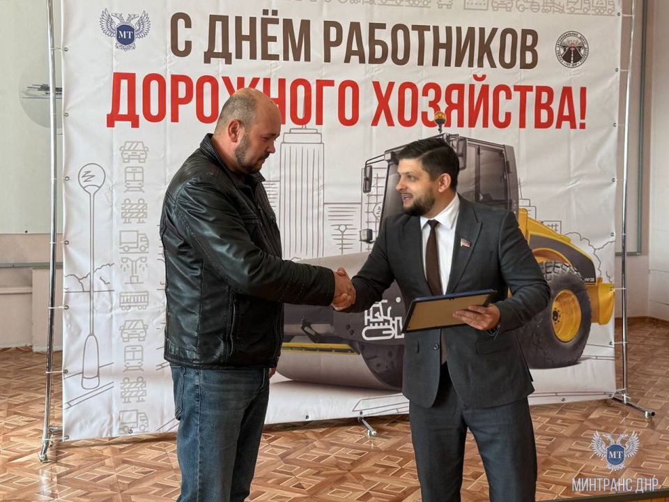 В Министерстве транспорта Республики отметили лучших представителей дорожной отрасли В Министерстве транспорта Республики отметили лучших представителей дорожной отрасли