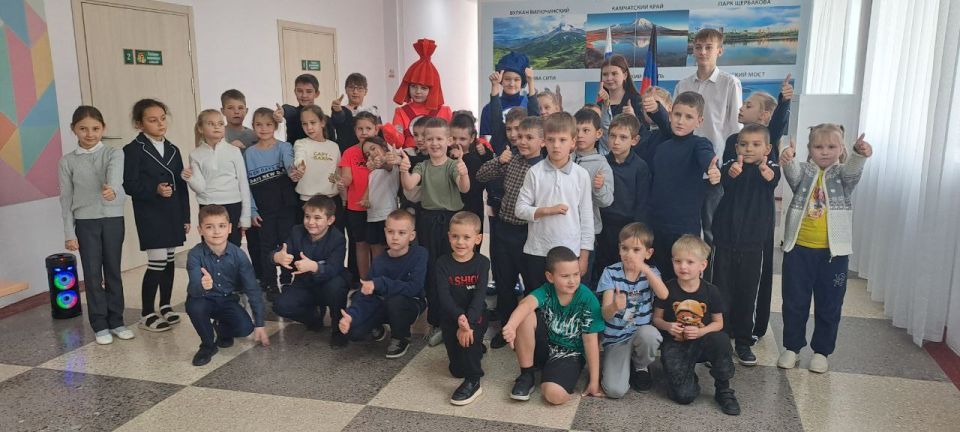 В рамках республиканской акции «Учиться в Донбассе» и проекта «Дети детям» старшеклассники-наставники активисты Движения Первых ГБОУ «Светлодарский УВК г.о. Дебальцево» организовали удивительное мероприятие, посвященное... В рамках республиканской акции «Учиться в Донбассе» и проекта «Дети детям» старшеклассники-наставники активисты Движения Первых ГБОУ «Светлодарский УВК г.о. Дебальцево» организовали удивительное мероприятие, посвященное...