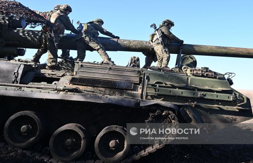 Боевая работа расчета самоходной артиллерийской установки 2С7М "Малка" группы войск "Центр" на покровском направлении Боевая работа расчета самоходной артиллерийской установки 2С7М "Малка" группы войск "Центр" на покровском направлении