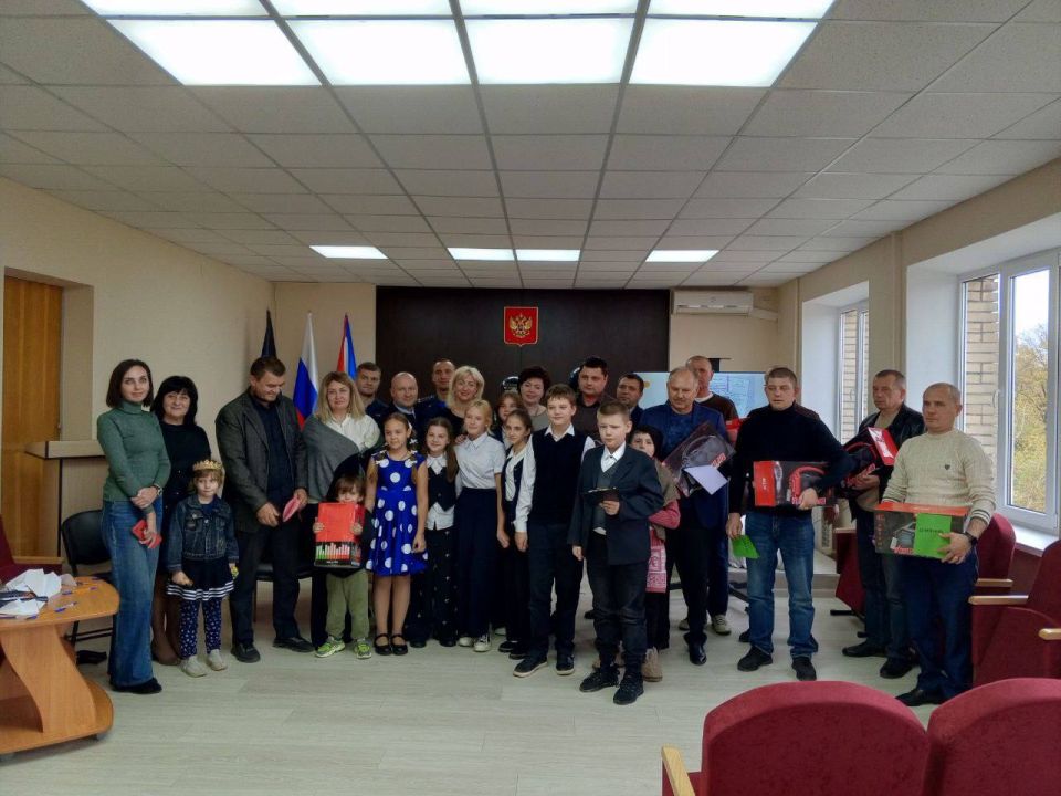 В Ясиноватой прошёл тёплый и душевный праздник — День отца, организованный в рамках партийного проекта «Крепкая семья» от «Единой России» В Ясиноватой прошёл тёплый и душевный праздник — День отца, организованный в рамках партийного проекта «Крепкая семья» от «Единой России»
