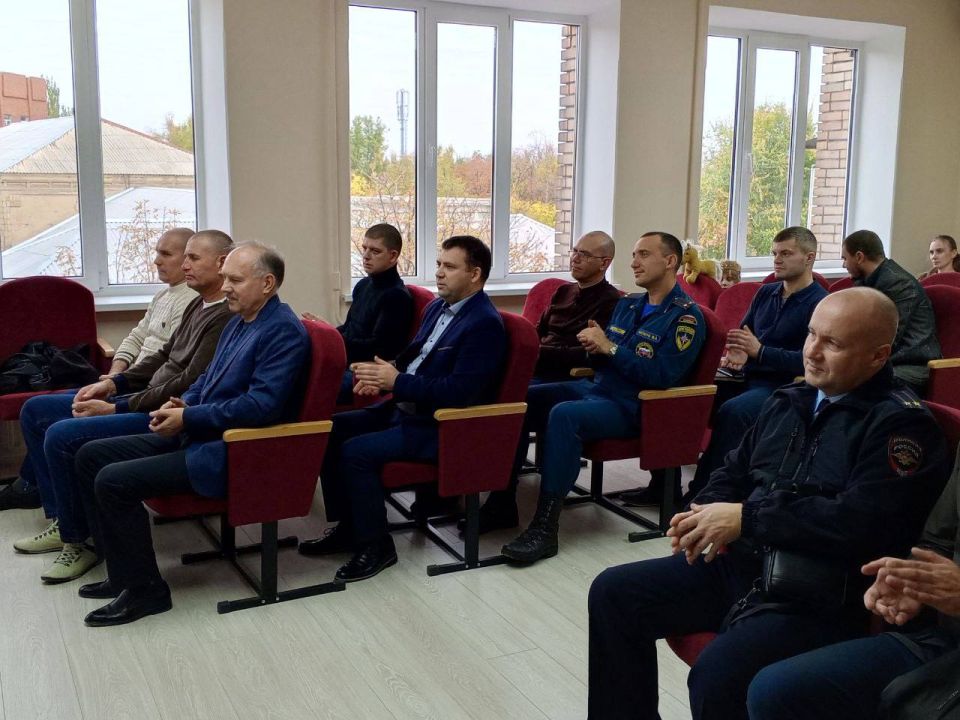 В Ясиноватой прошёл тёплый и душевный праздник — День отца, организованный в рамках партийного проекта «Крепкая семья» от «Единой России» В Ясиноватой прошёл тёплый и душевный праздник — День отца, организованный в рамках партийного проекта «Крепкая семья» от «Единой России»