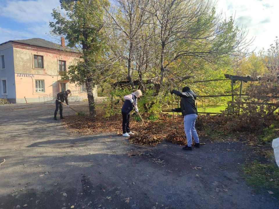 Во благо родного поселка: субботник прошел в Зуевке Во благо родного поселка: субботник прошел в Зуевке