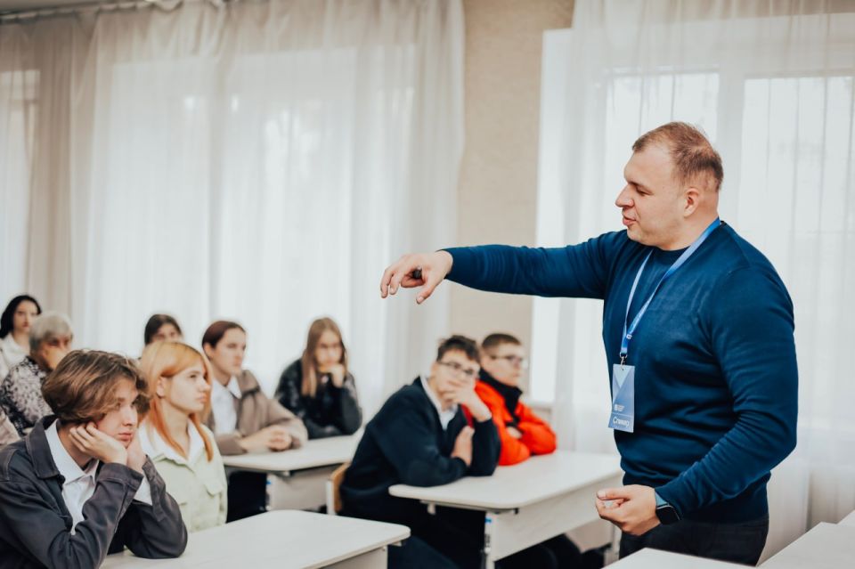 Строим будущее вместе. На региональном форуме «Донбасс: вектор развития» лекторы Общества «Знание» зарядили молодежь и их родителей энергией для построения успешного будущего Строим будущее вместе. На региональном форуме «Донбасс: вектор развития» лекторы Общества «Знание» зарядили молодежь и их родителей энергией для построения успешного будущего