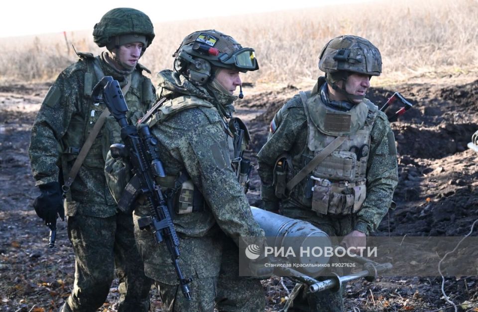 Боевая работа расчета самоходной артиллерийской установки 2С7М "Малка" группы войск "Центр" на покровском направлении Боевая работа расчета самоходной артиллерийской установки 2С7М "Малка" группы войск "Центр" на покровском направлении