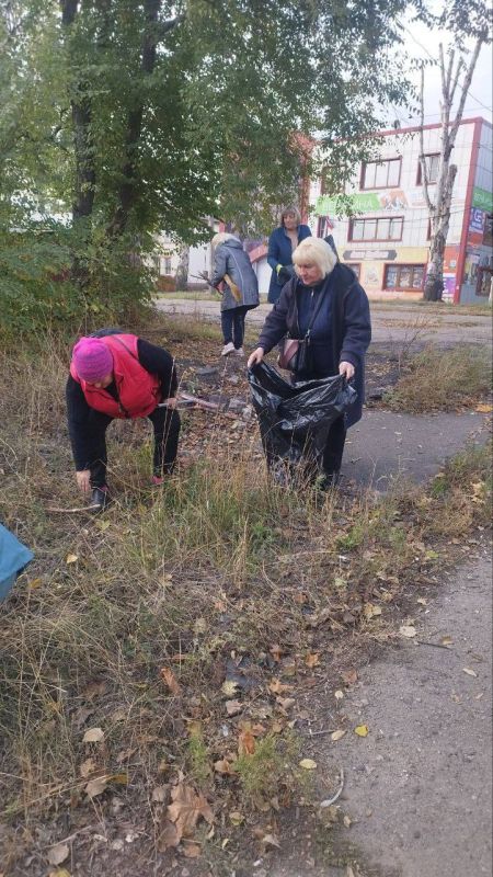 В Ленинском районе г. Донецка прошел субботник, в котором приняли участие сотрудники Управы Ленинского внутригородского района Администрации городского округа Донецк и инспектора отдела по взаимодействию с... В Ленинском районе г. Донецка прошел субботник, в котором приняли участие сотрудники Управы Ленинского внутригородского района Администрации городского округа Донецк и инспектора отдела по взаимодействию с...