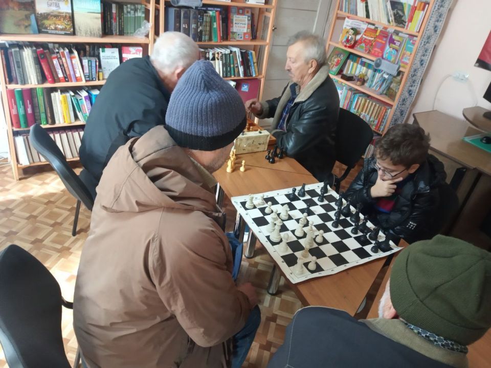 «Шахматы в библиотеке». В субботу в центральной городской библиотеке состоялся шахматный турнир «Шахматы в библиотеке», который сопровождался тематической книжной выставкой «Шахматы в библиотеке». В субботу в центральной городской библиотеке состоялся шахматный турнир «Шахматы в библиотеке», который сопровождался тематической книжной выставкой