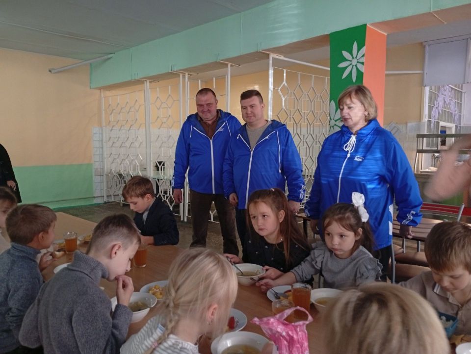 Председатель #Комитет_по_информационной_политике_и_информационным_технологиям Александр Черников в рамках проекта "Новая Школа", реализуемого партией «Единая Россия», провел мониторинг качества школьного питания Председатель #Комитет_по_информационной_политике_и_информационным_технологиям Александр Черников в рамках проекта "Новая Школа", реализуемого партией «Единая Россия», провел мониторинг качества школьного питания