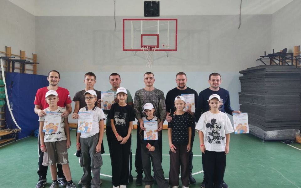 Спешим поздравить с праздником! Спешим поздравить с праздником!