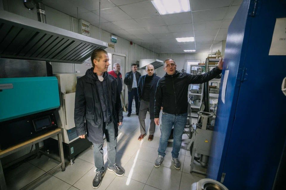 Сегодня работники дорожной отрасли страны повсеместно принимают поздравления Сегодня работники дорожной отрасли страны повсеместно принимают поздравления