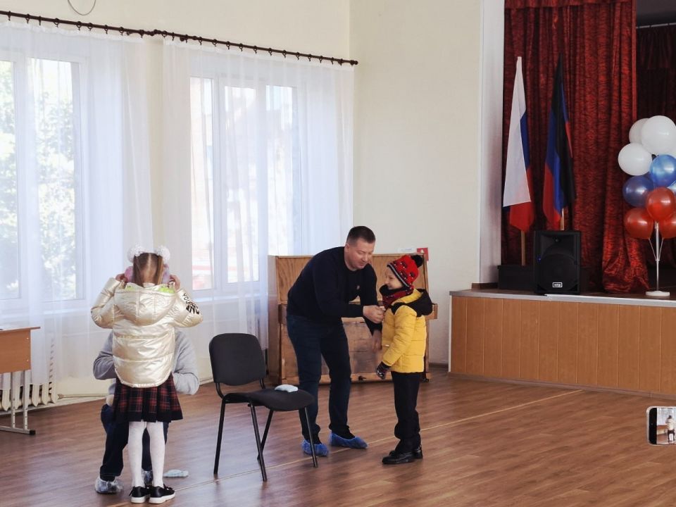 Мероприятие ко Дню Отца в школе №2 городского округа Енакиево Мероприятие ко Дню Отца в школе №2 городского округа Енакиево