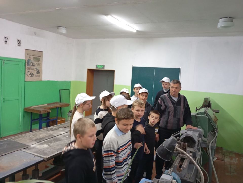 Спешим поздравить с праздником! Спешим поздравить с праздником!