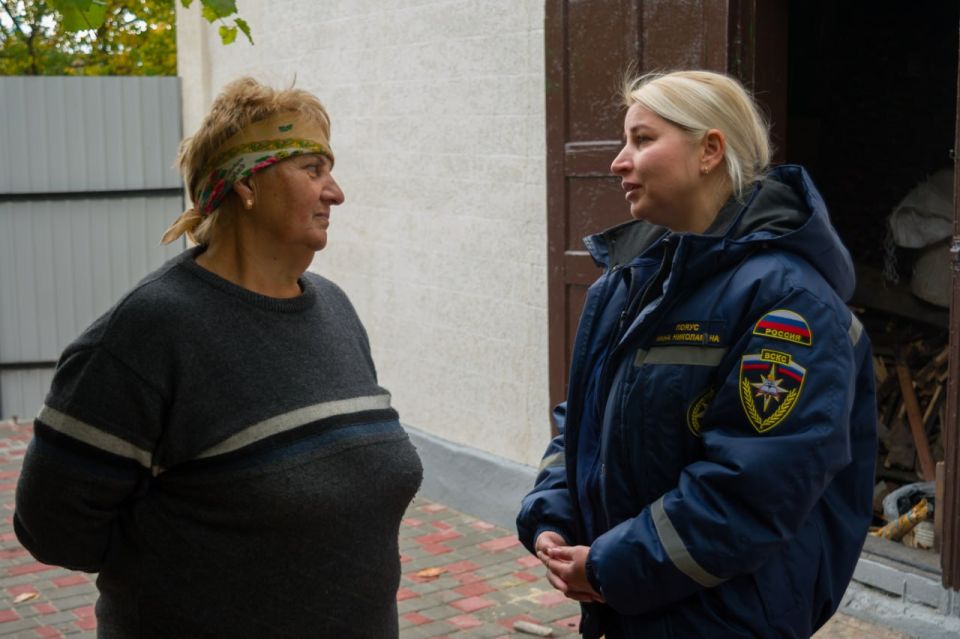 Тепло добрых дел. Добровольцы Донецкого РО ВСКС вместе со студентами-спасателями из Москвы и Московской области приехали в Зуевку, чтобы поддержать Татьяну Михайловну Воронкову, мать героически погибшего участника СВО... Тепло добрых дел. Добровольцы Донецкого РО ВСКС вместе со студентами-спасателями из Москвы и Московской области приехали в Зуевку, чтобы поддержать Татьяну Михайловну Воронкову, мать героически погибшего участника СВО...