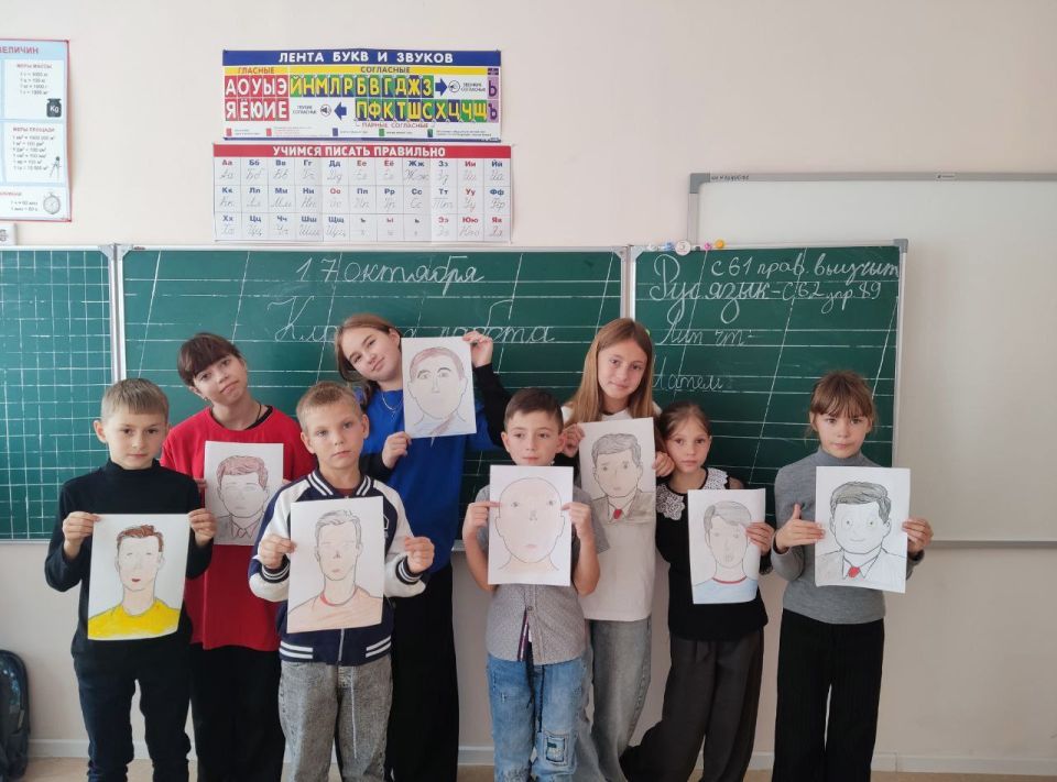 Спешим поздравить с праздником! Спешим поздравить с праздником!