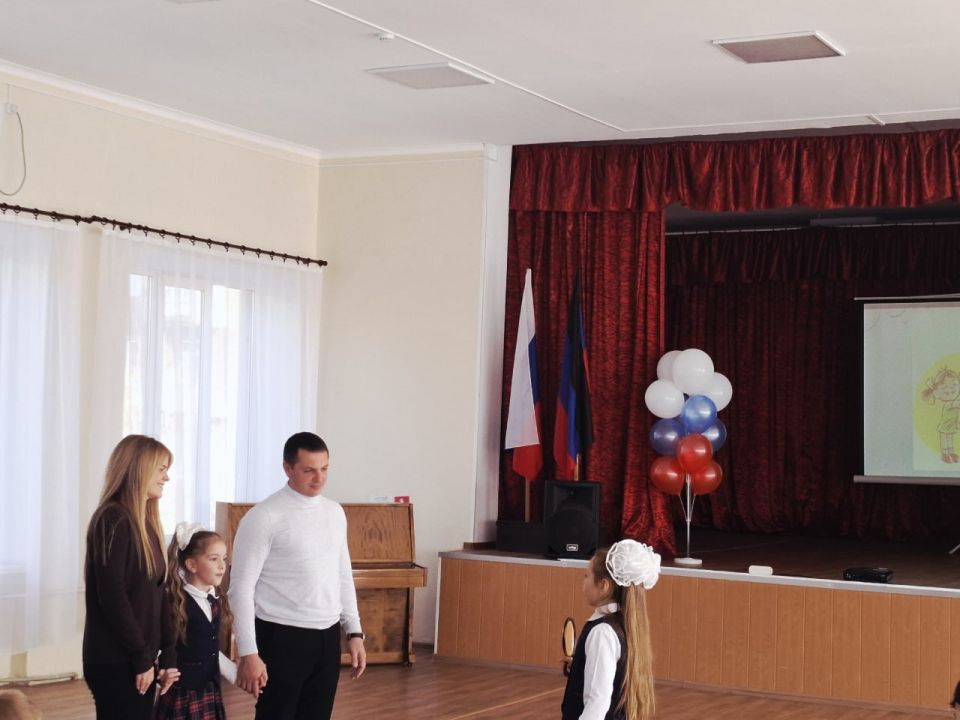Мероприятие ко Дню Отца в школе №2 городского округа Енакиево Мероприятие ко Дню Отца в школе №2 городского округа Енакиево