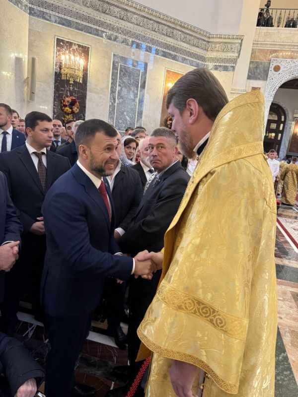 Митрополит Владимир сослужил Святейшему Патриарху Кириллу в день Великого освящения главного воинского храма ЮВО в Ростове-на-Дону Митрополит Владимир сослужил Святейшему Патриарху Кириллу в день Великого освящения главного воинского храма ЮВО в Ростове-на-Дону