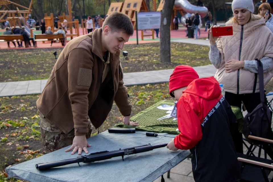 «Отец — наш защитник и компас» «Отец — наш защитник и компас»