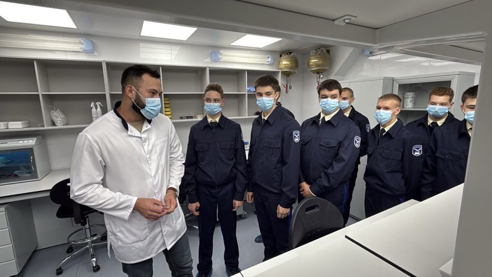 Следователи-криминалисты провели экскурсию в лаборатории СЭЦ Следователи-криминалисты провели экскурсию в лаборатории СЭЦ